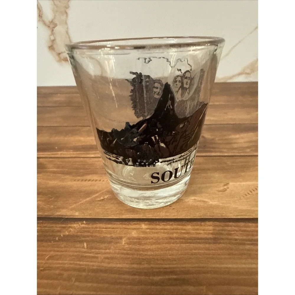 South Dakota Shot Glass, Mt. Rushmore, Badlands, Wall Drug‎ Store, Barware